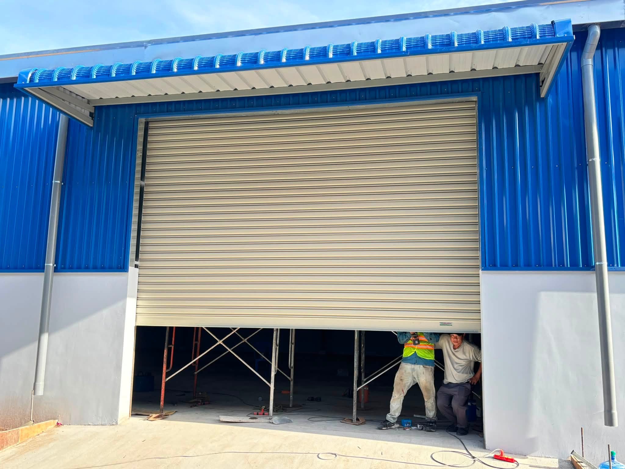 Giá cửa cuốn tự động