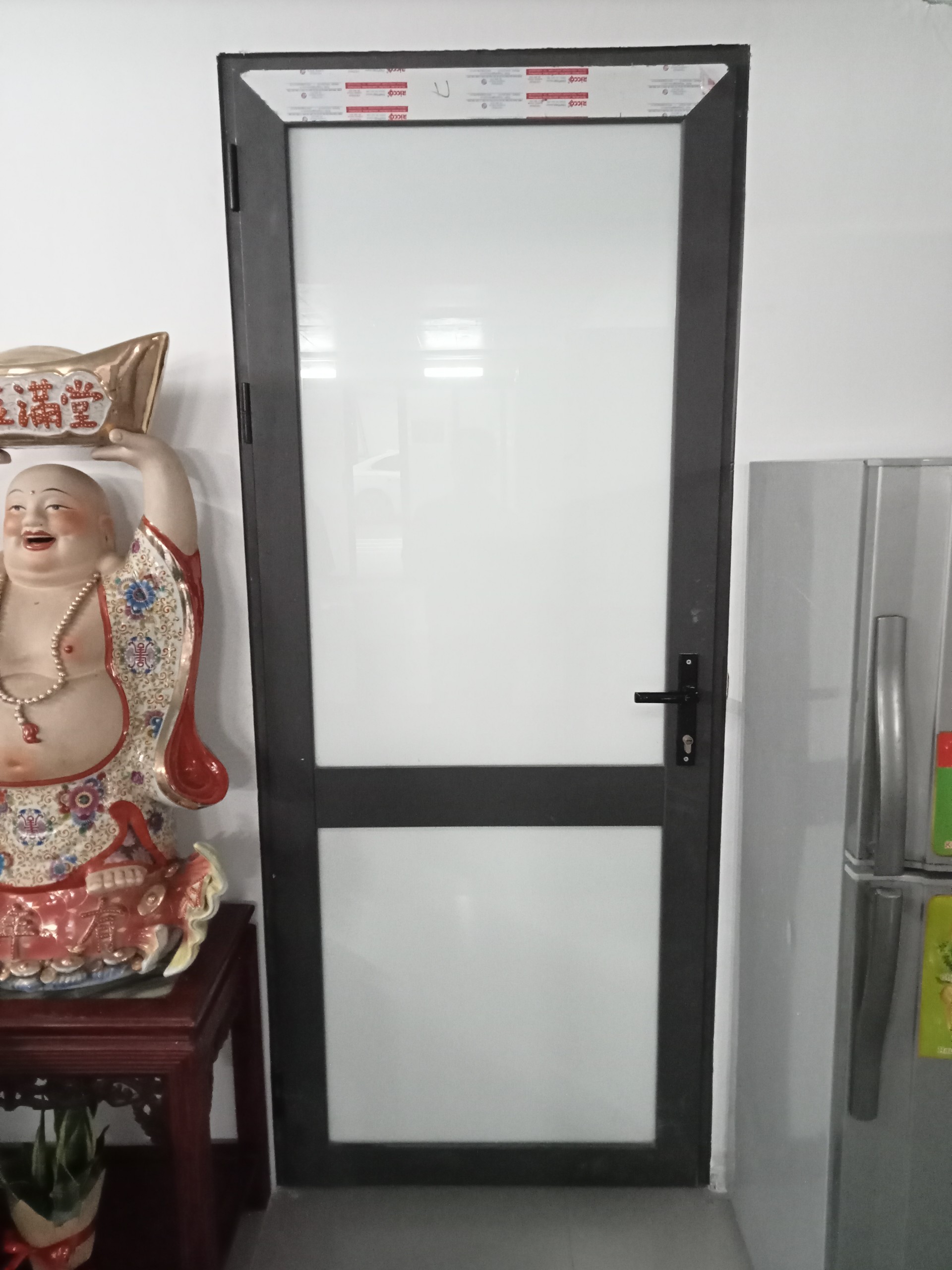 kính màu trắng sữa