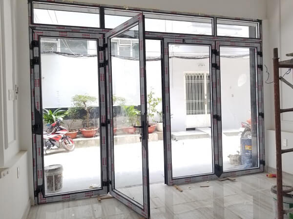 lắp đặt cửa nhôm kính