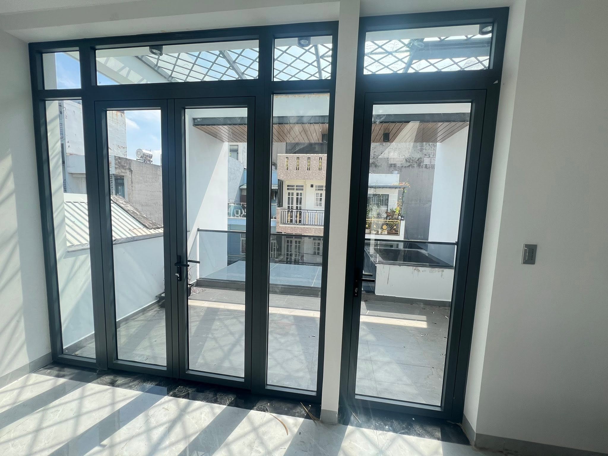 lắp đặt cửa nhôm kính