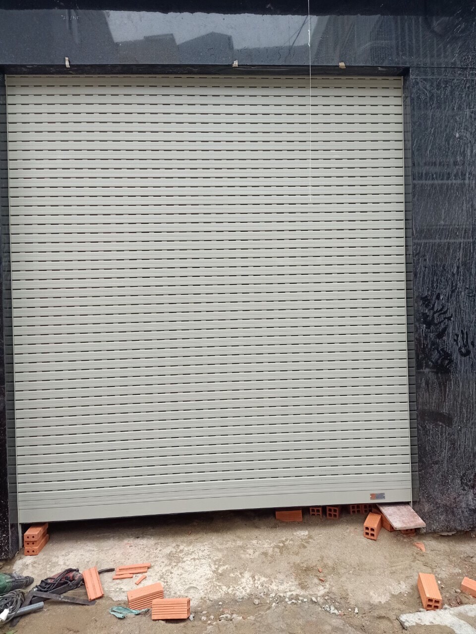Giá cửa cuốn nhôm đức