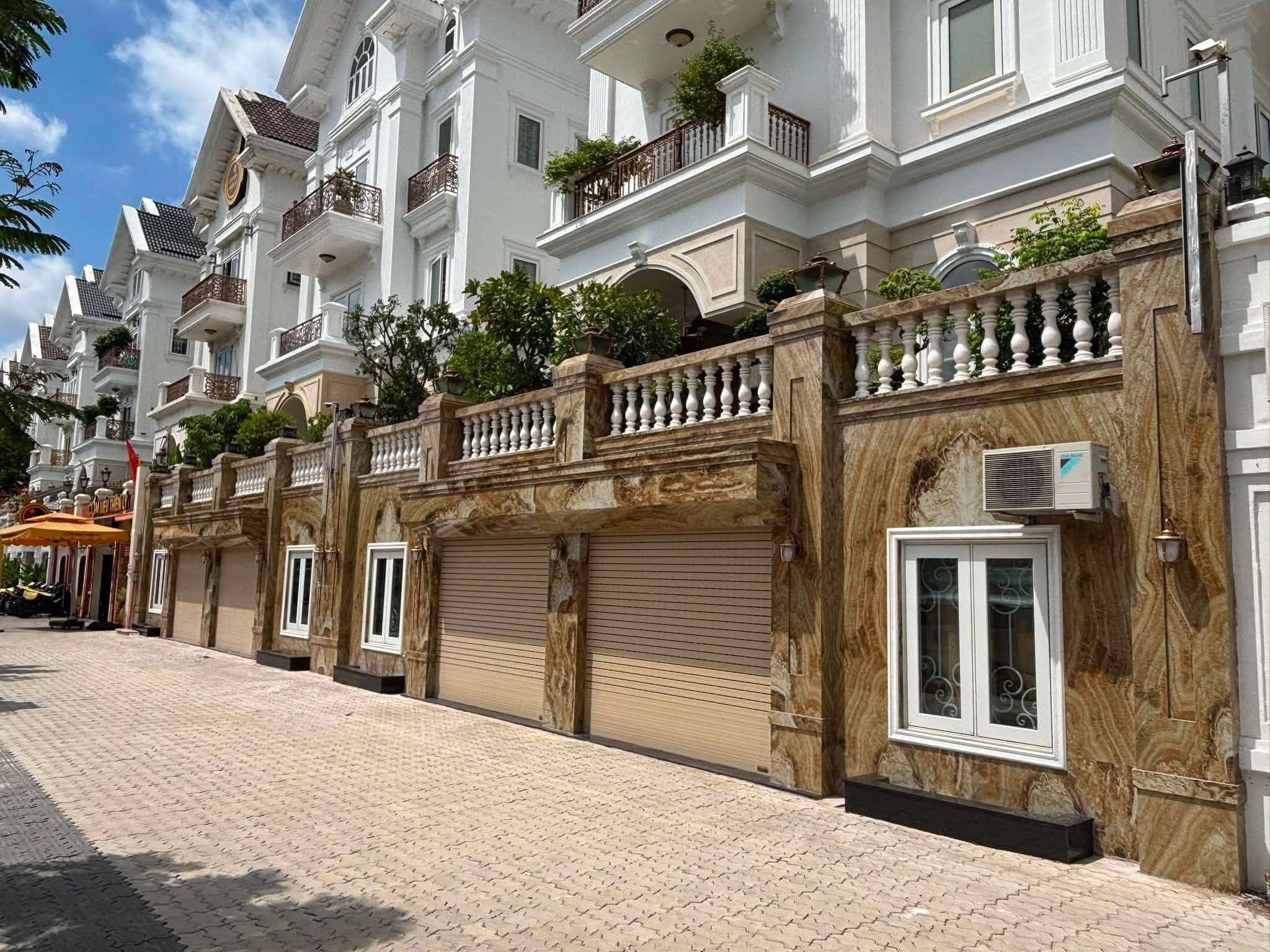 Mẫu cửa cuốn đẹp